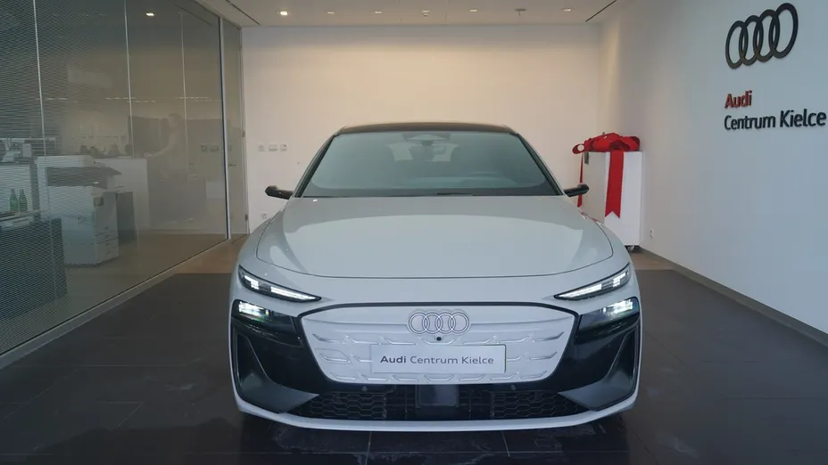 AUDI e-tron -