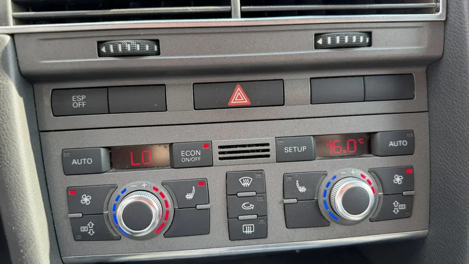 AUDI A6 -