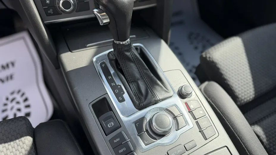 AUDI A6 -