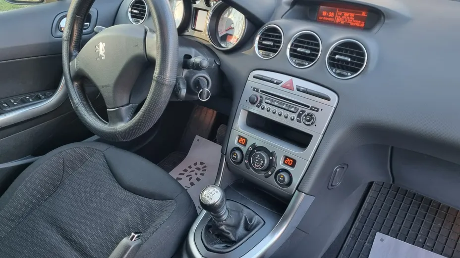 PEUGEOT 308 -
