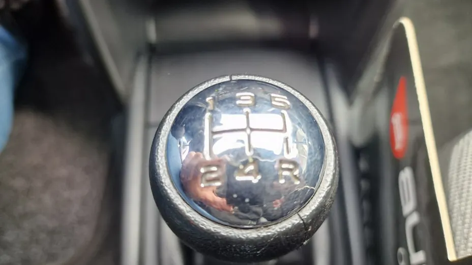 PEUGEOT 207 -