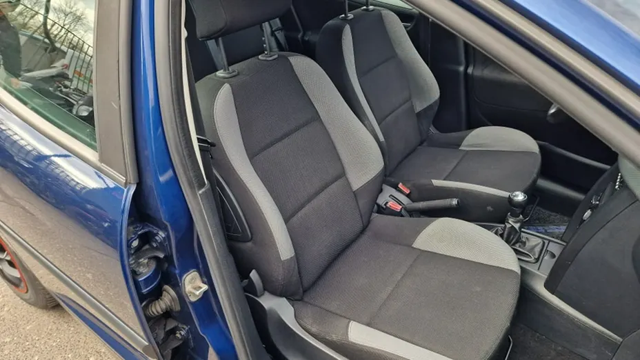 PEUGEOT 207 -