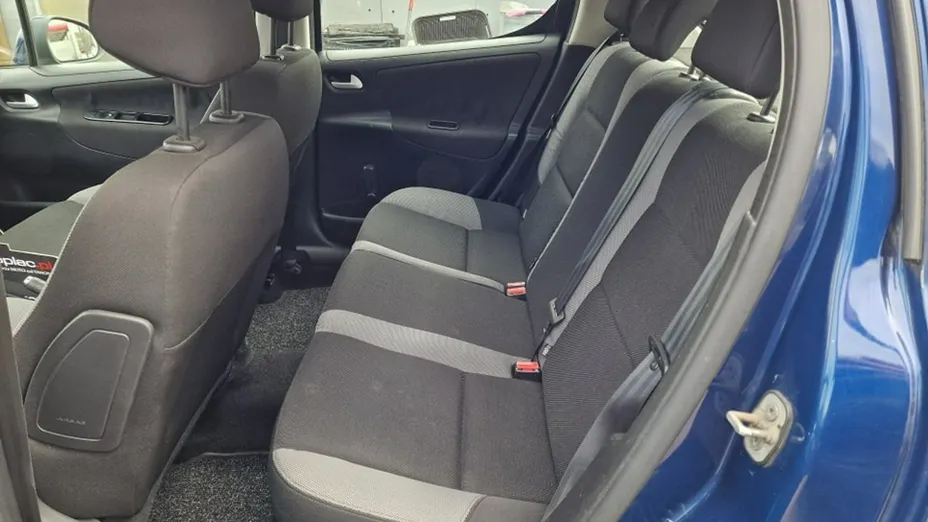 PEUGEOT 207 -