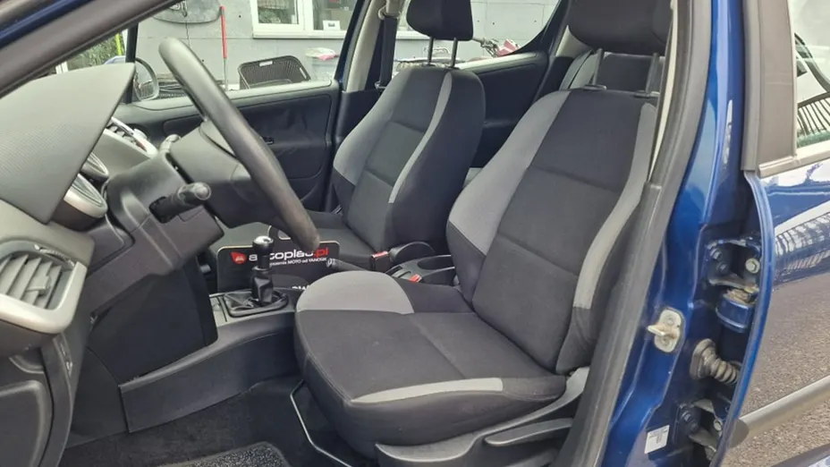PEUGEOT 207 -
