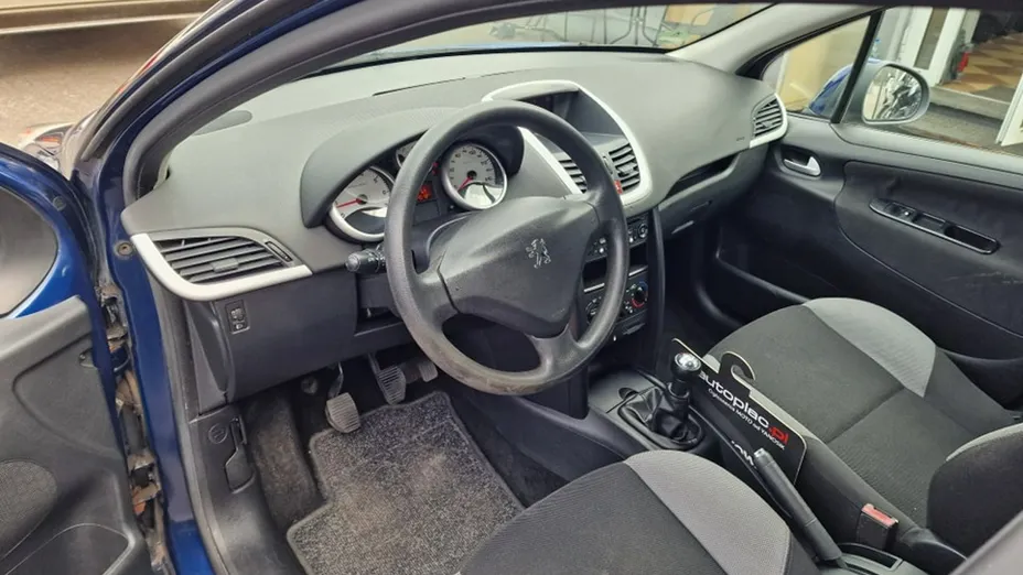 PEUGEOT 207 -
