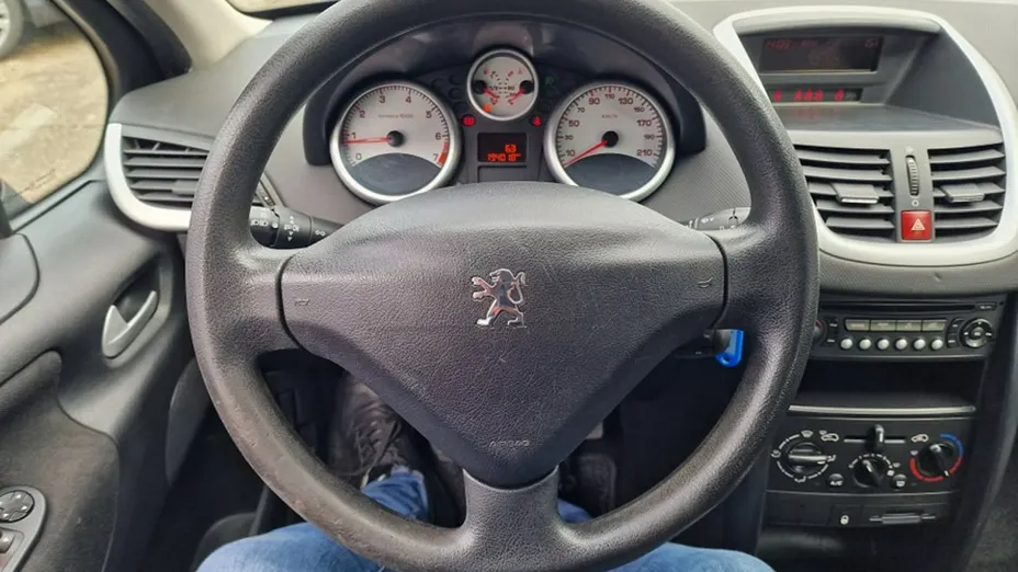 PEUGEOT 207 -