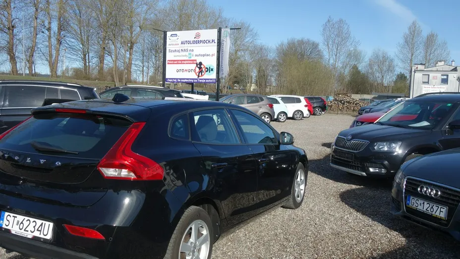 VOLVO V40 -