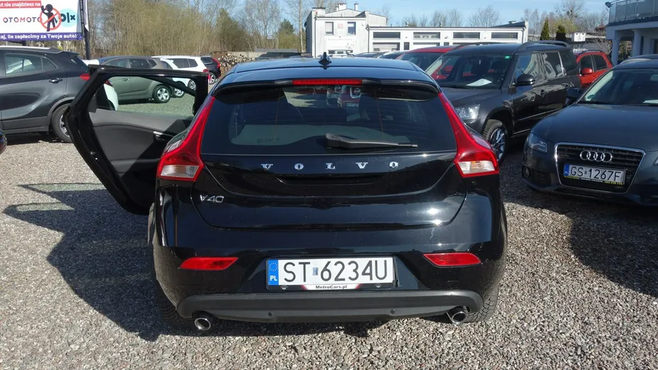 VOLVO V40 -