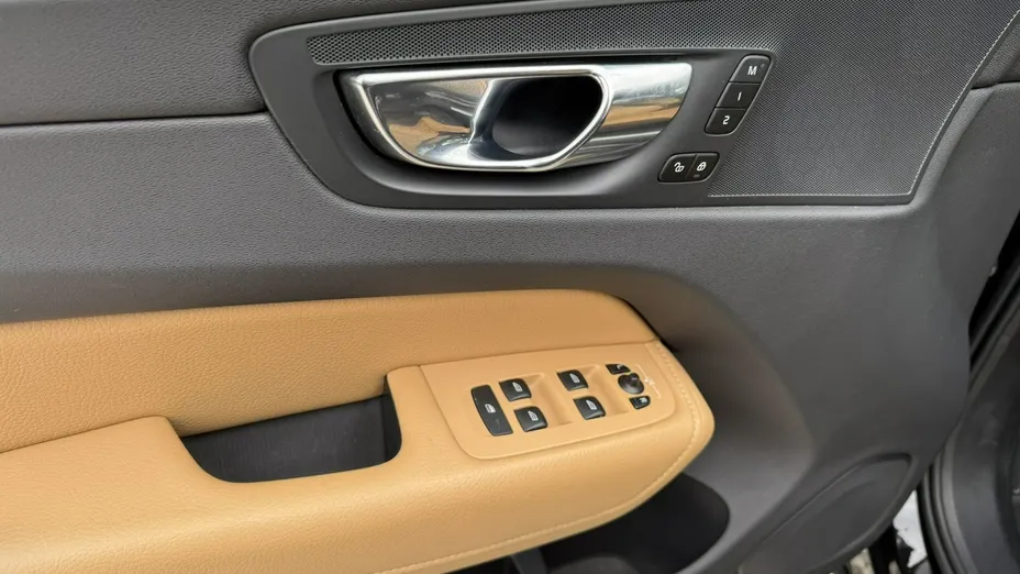VOLVO XC60 -