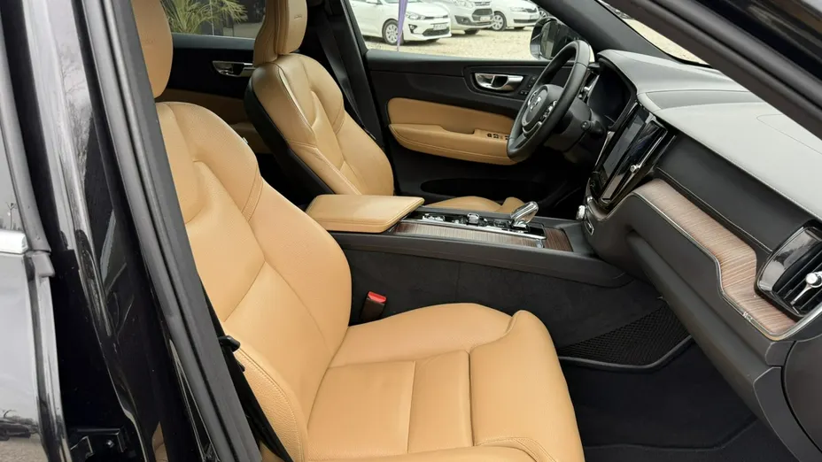 VOLVO XC60 -
