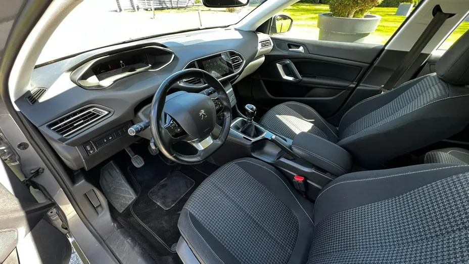PEUGEOT 308 -