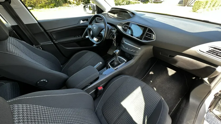 PEUGEOT 308 -