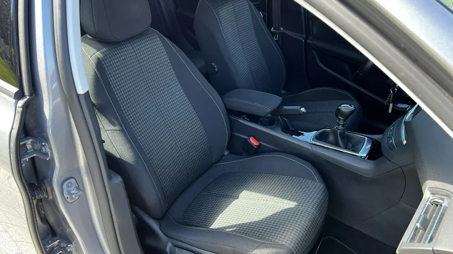 PEUGEOT 308 -