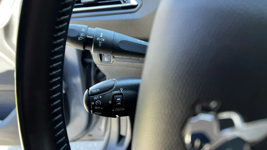 PEUGEOT 308 -