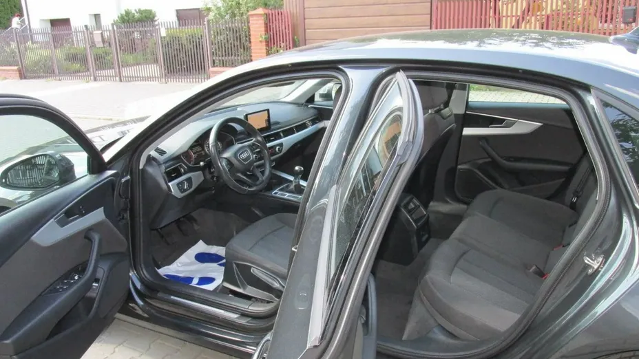 AUDI A4 -
