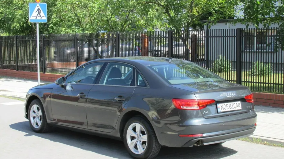 AUDI A4 -