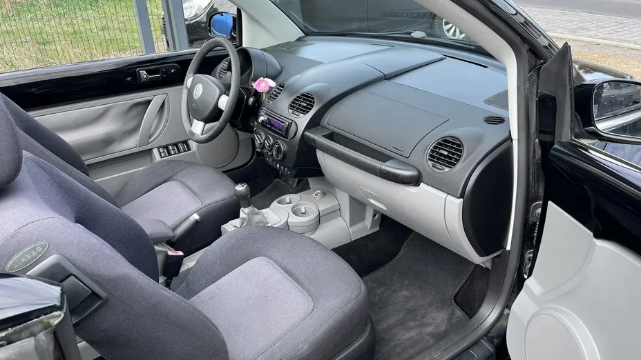 VOLKSWAGEN New Beetle -