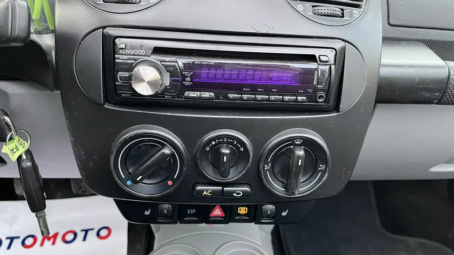 VOLKSWAGEN New Beetle -