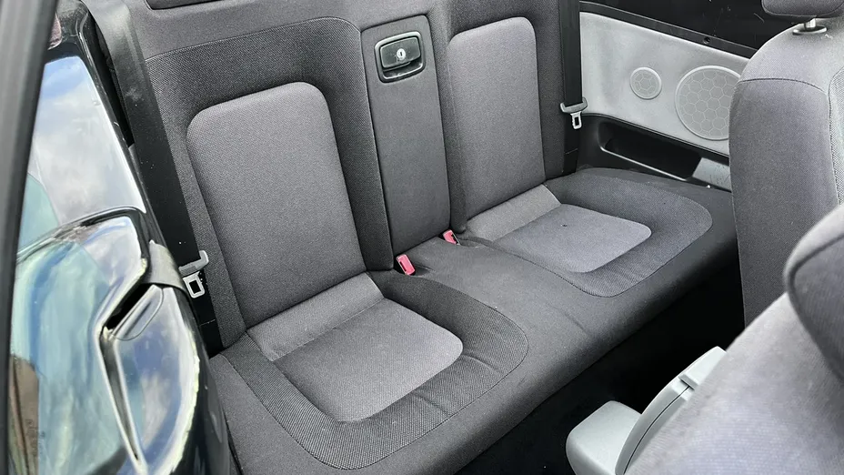 VOLKSWAGEN New Beetle -