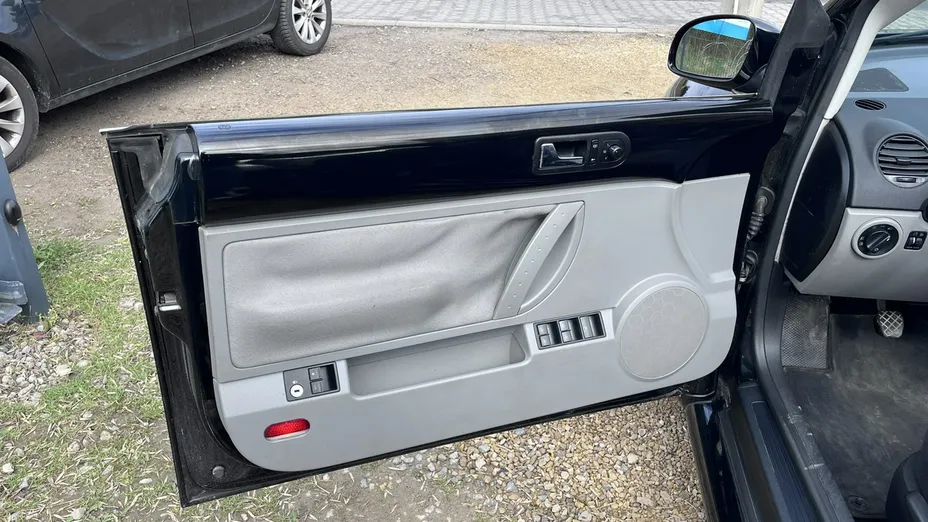 VOLKSWAGEN New Beetle -