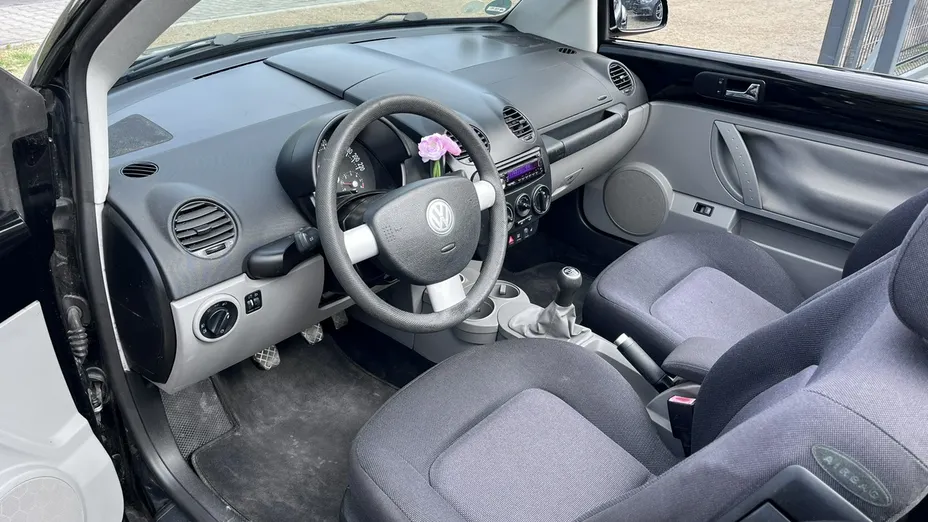 VOLKSWAGEN New Beetle -