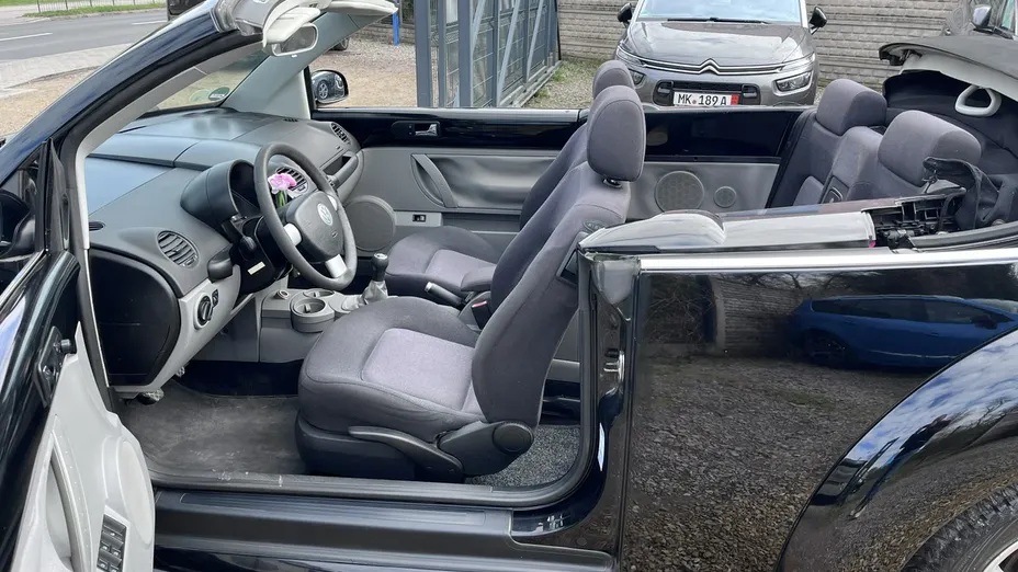 VOLKSWAGEN New Beetle -