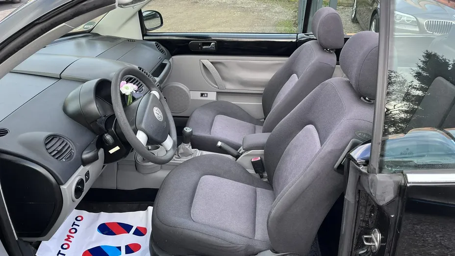 VOLKSWAGEN New Beetle -