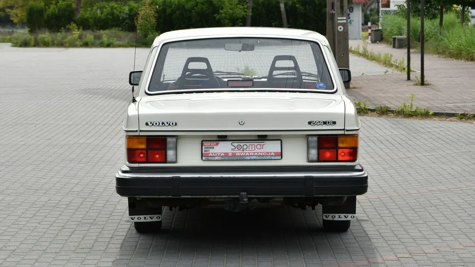 VOLVO 240 -