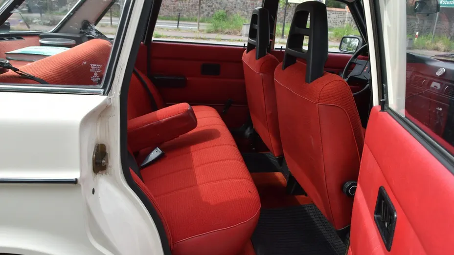VOLVO 240 -