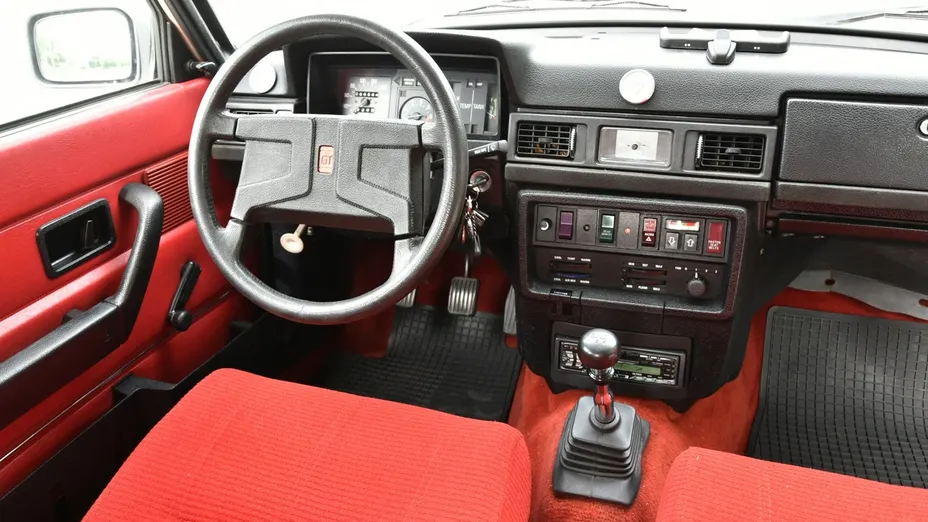 VOLVO 240 -