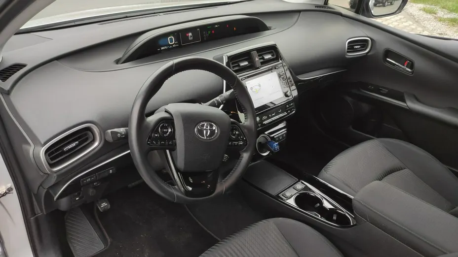 TOYOTA Prius -