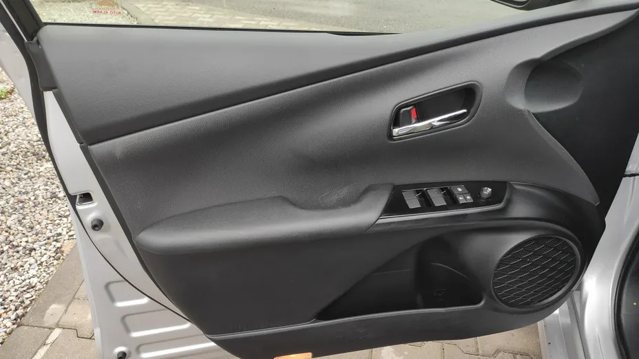 TOYOTA Prius -