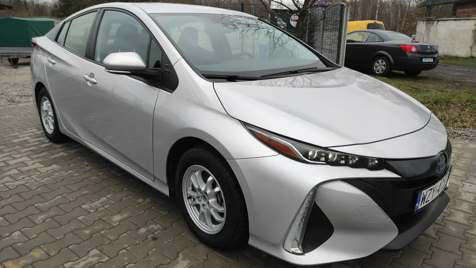TOYOTA Prius -
