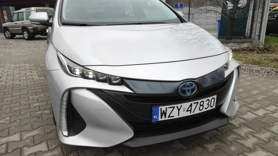 TOYOTA Prius -