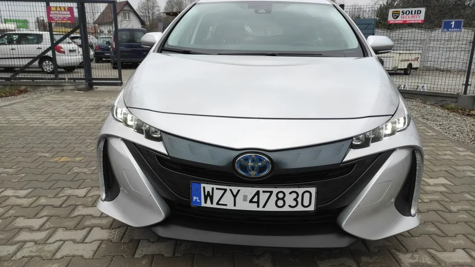 TOYOTA Prius -