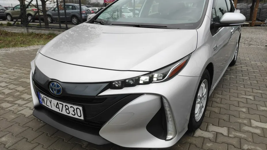 TOYOTA Prius -