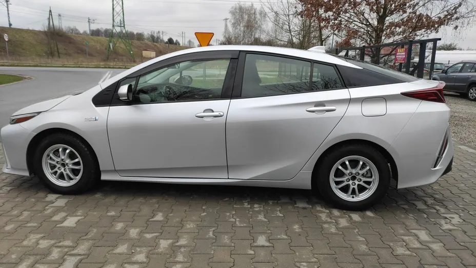 TOYOTA Prius -