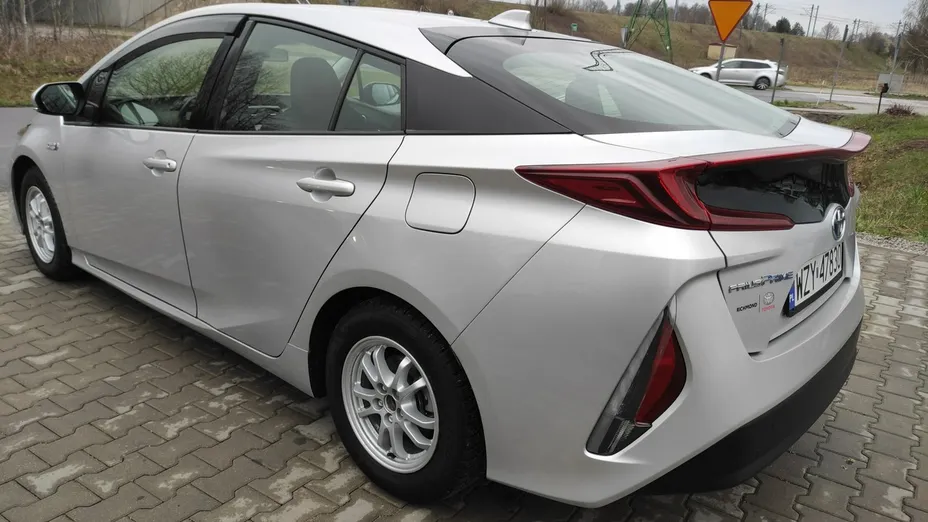 TOYOTA Prius -