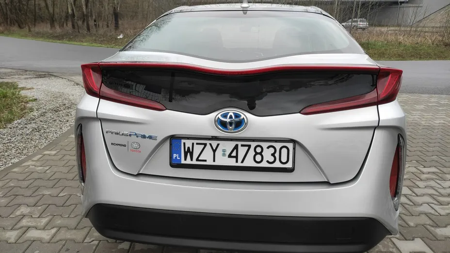 TOYOTA Prius -