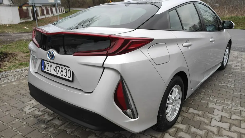 TOYOTA Prius -