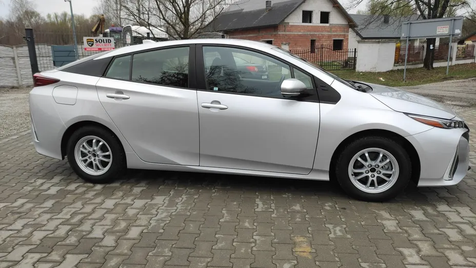 TOYOTA Prius -