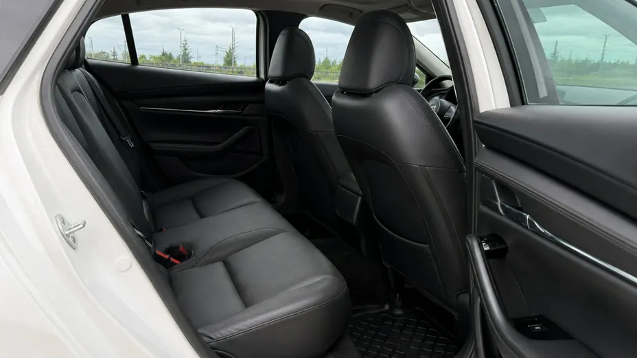 MAZDA 3 -