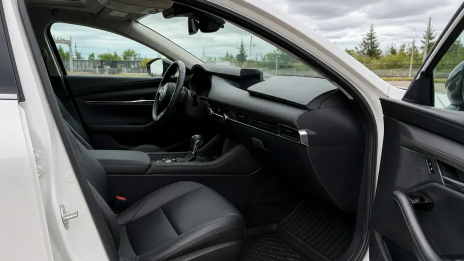 MAZDA 3 -