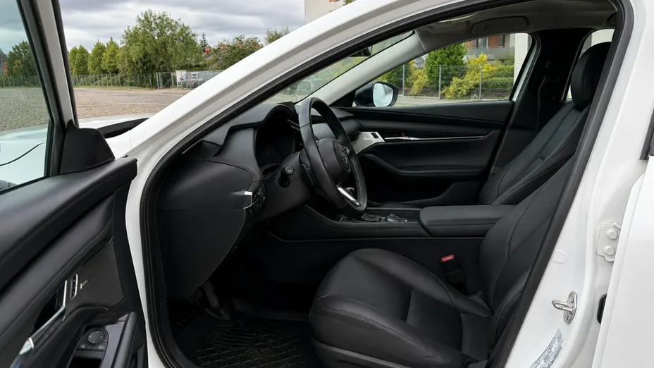 MAZDA 3 -