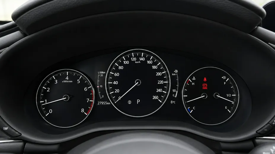 MAZDA 3 -