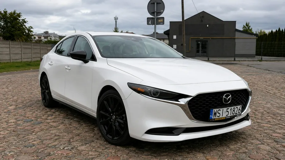 MAZDA 3 -