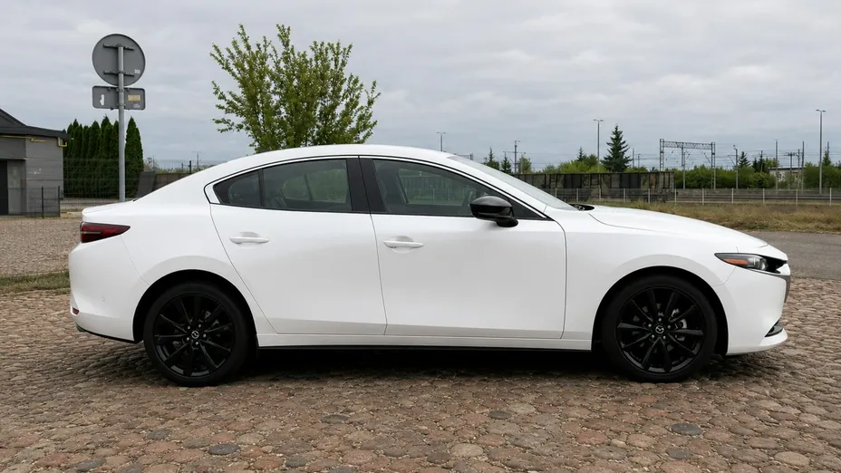 MAZDA 3 -