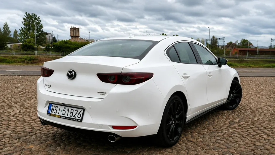 MAZDA 3 -