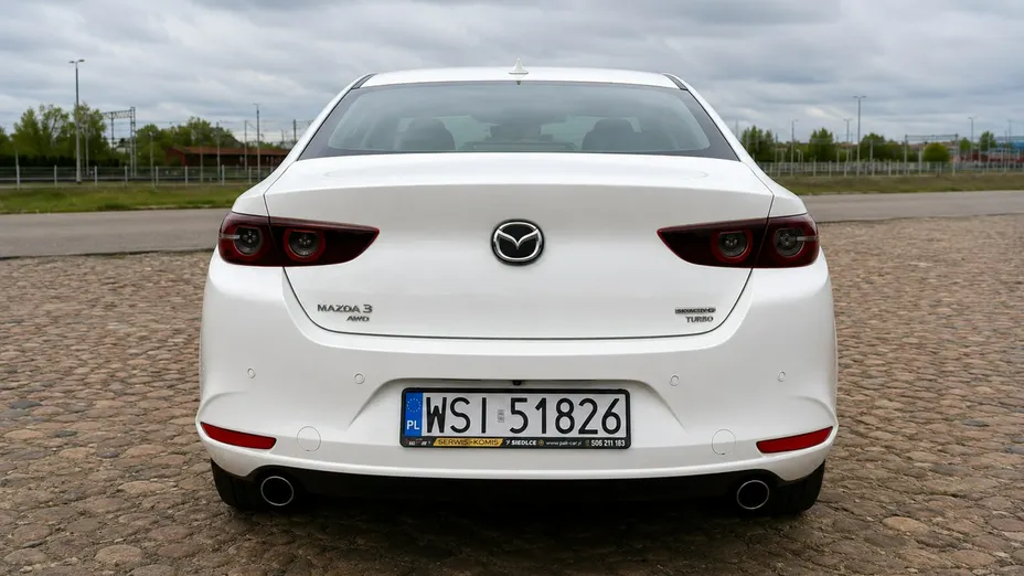 MAZDA 3 -
