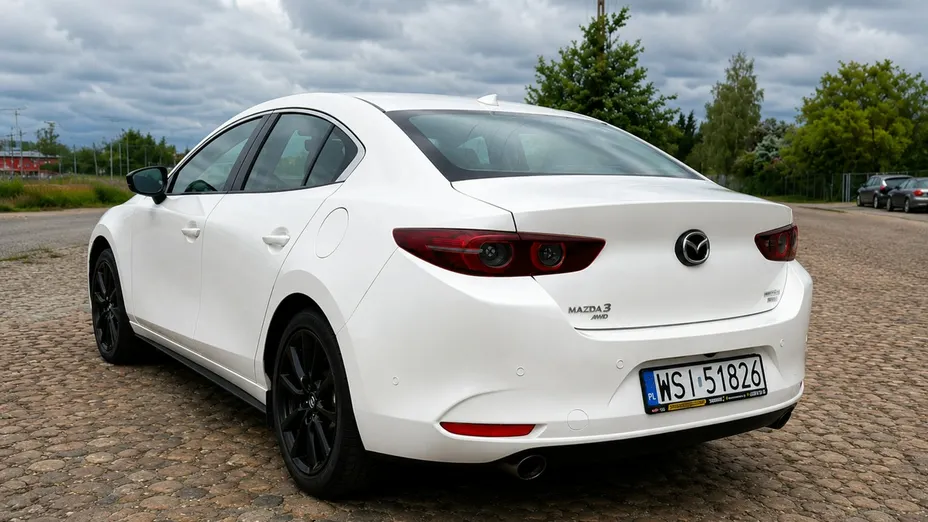MAZDA 3 -